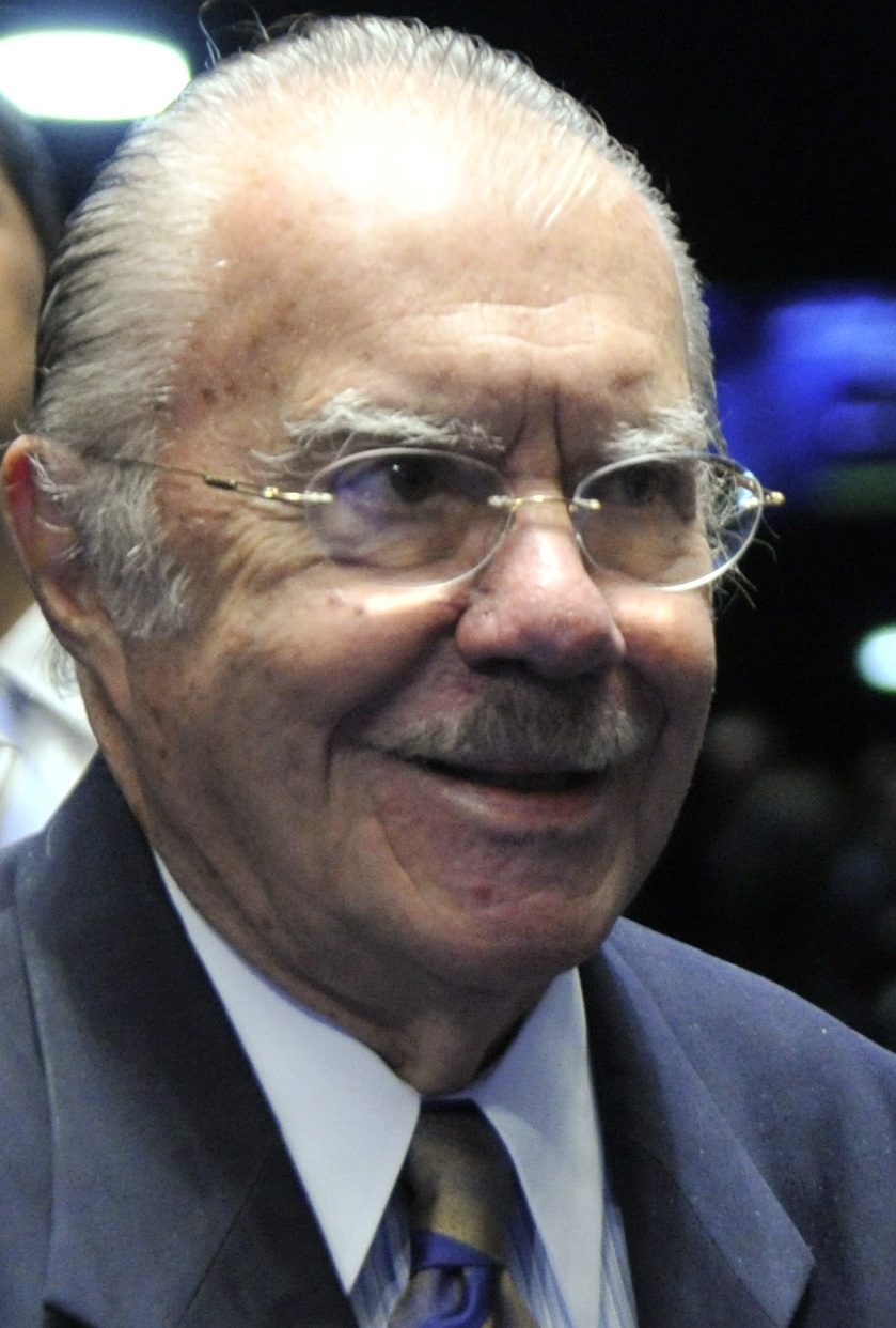 O senador José Sarney.