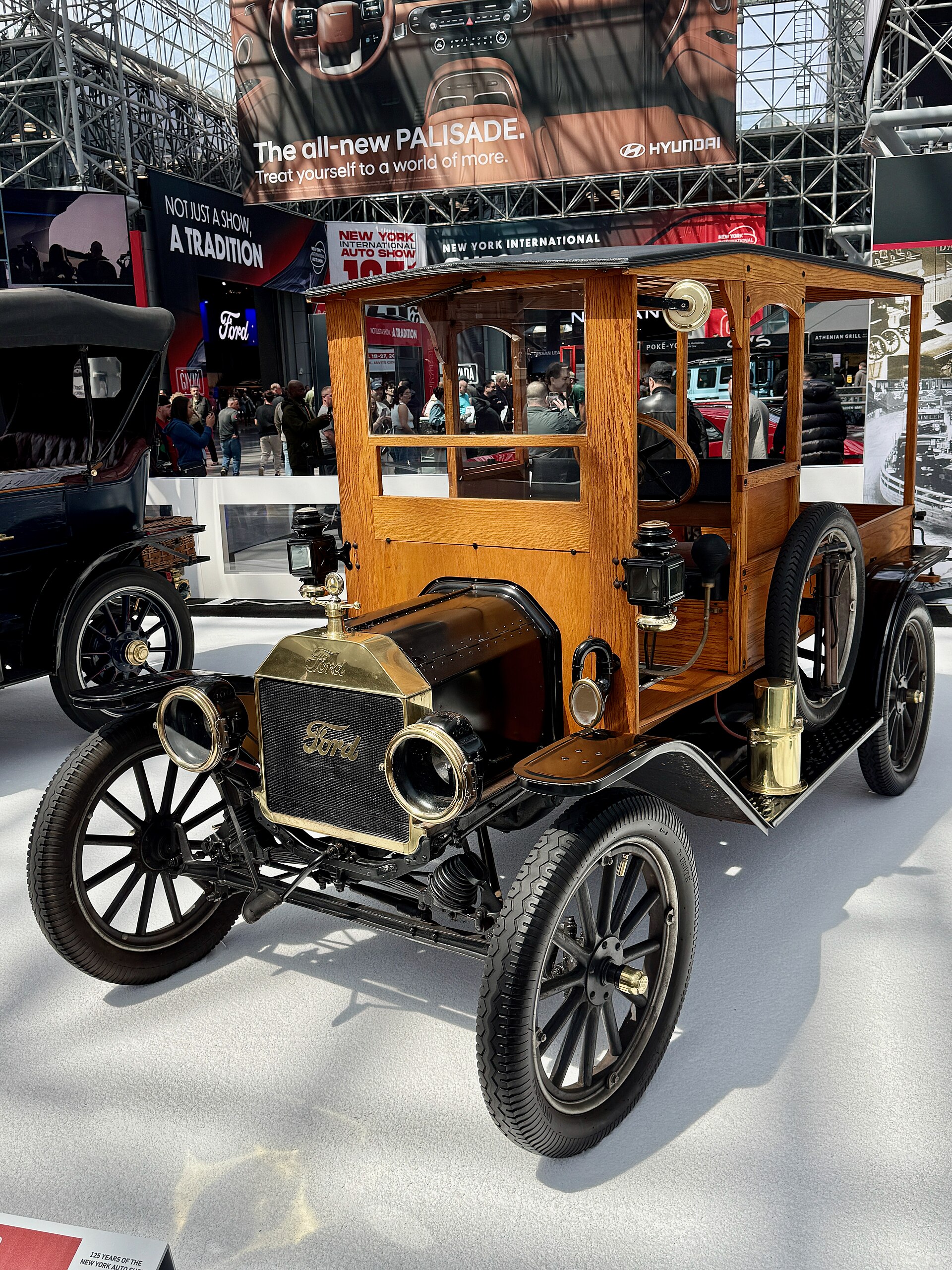 Um Ford Model T de 1910, o carro que popularizou o automóvel nos Estados Unidos.