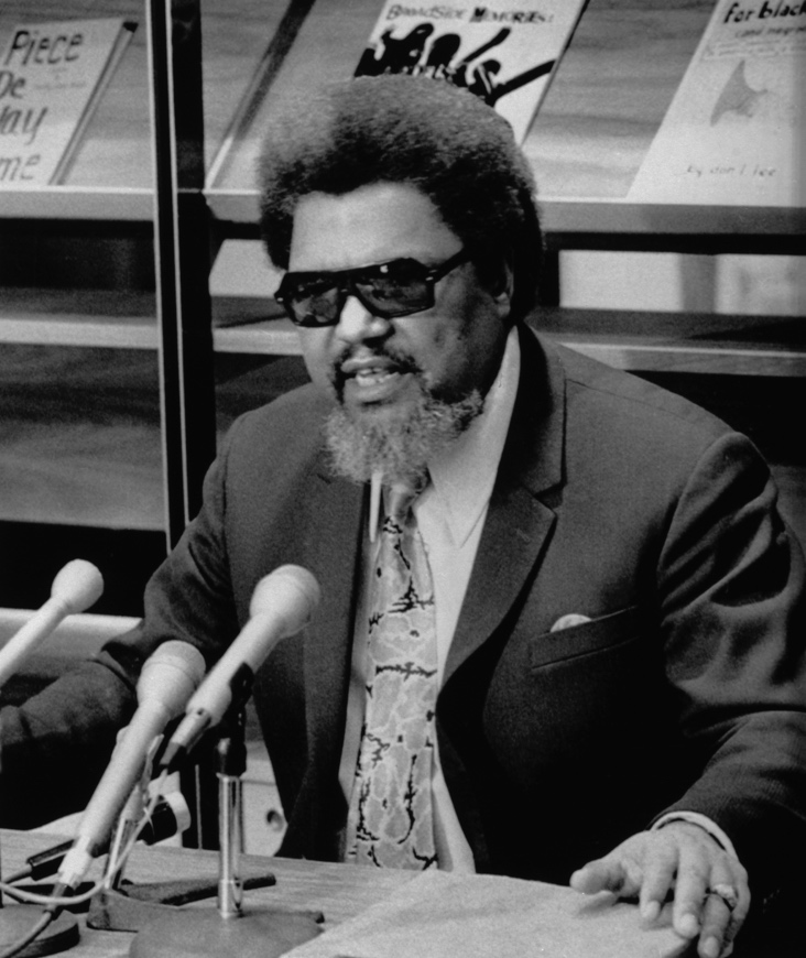 Robert F. Williams em coletiva de imprensa em Detroit, Michigan, 1975