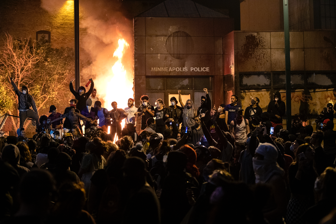 Protesto por George Floyd, Terceiro Distrito da Polícia de Minneapolis, 2020