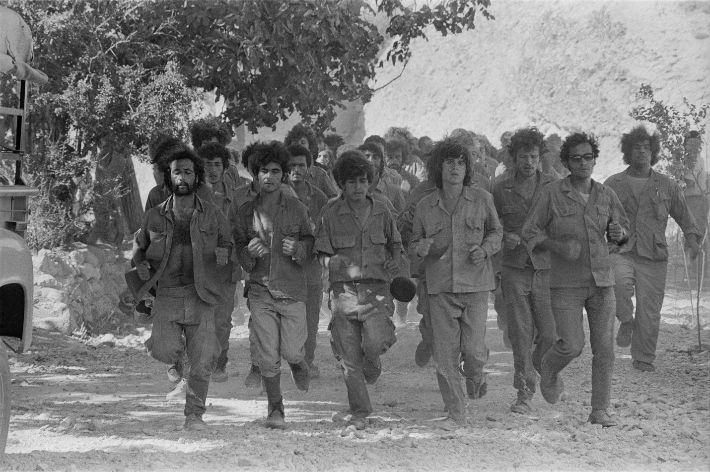 Novos recrutas em treinamento em um campo da Frente Popular para a Libertação da Palestina