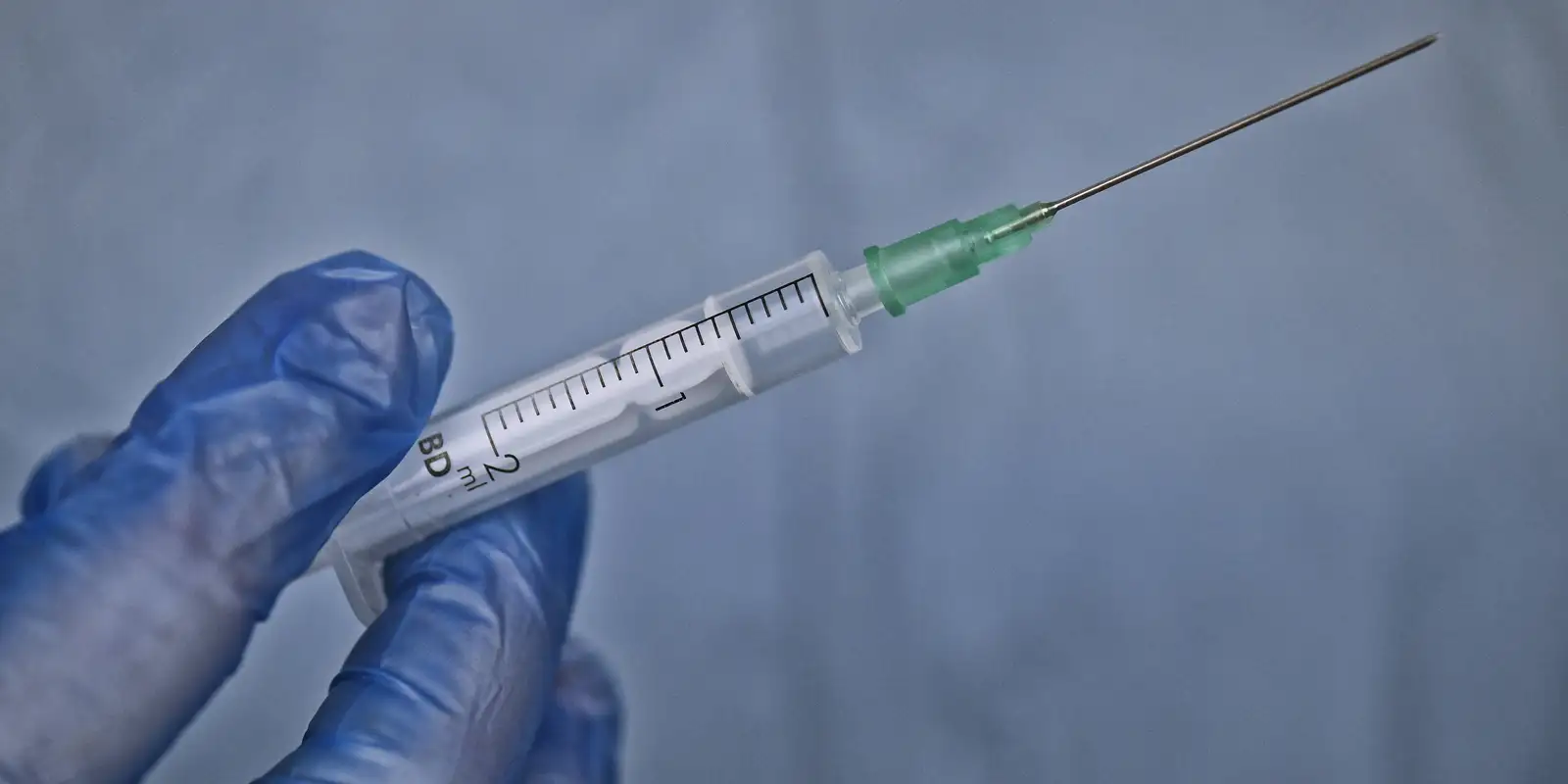 Seringa preparada para aplicação em ensaio clínico