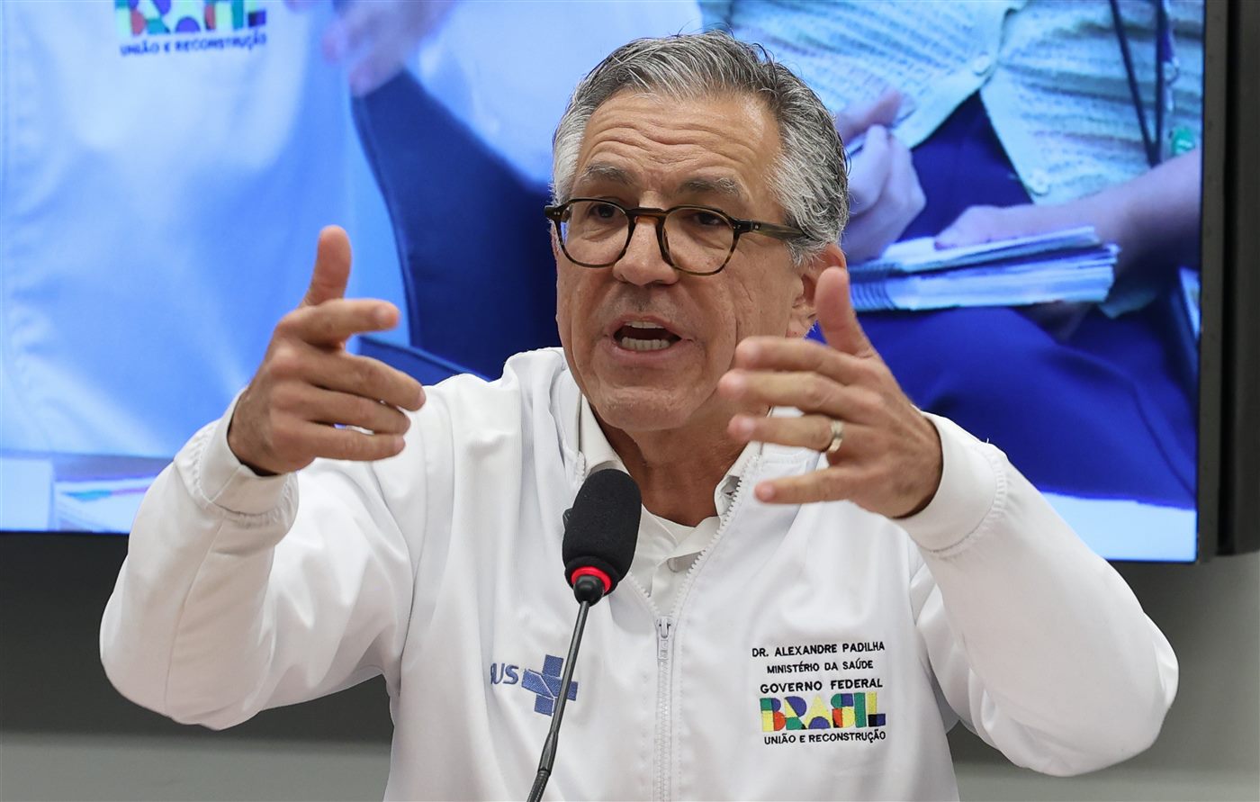 Ministro da Saúde Alexandre Padilha em coletiva de imprensa