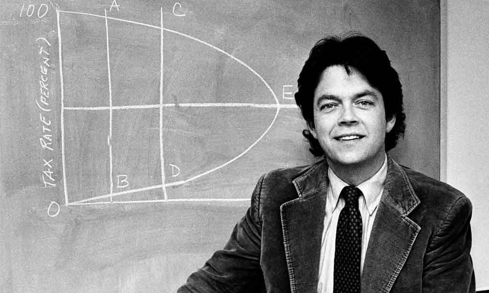 Arthur Laffer, economista norte-americano, autor da Curva de Laffer.