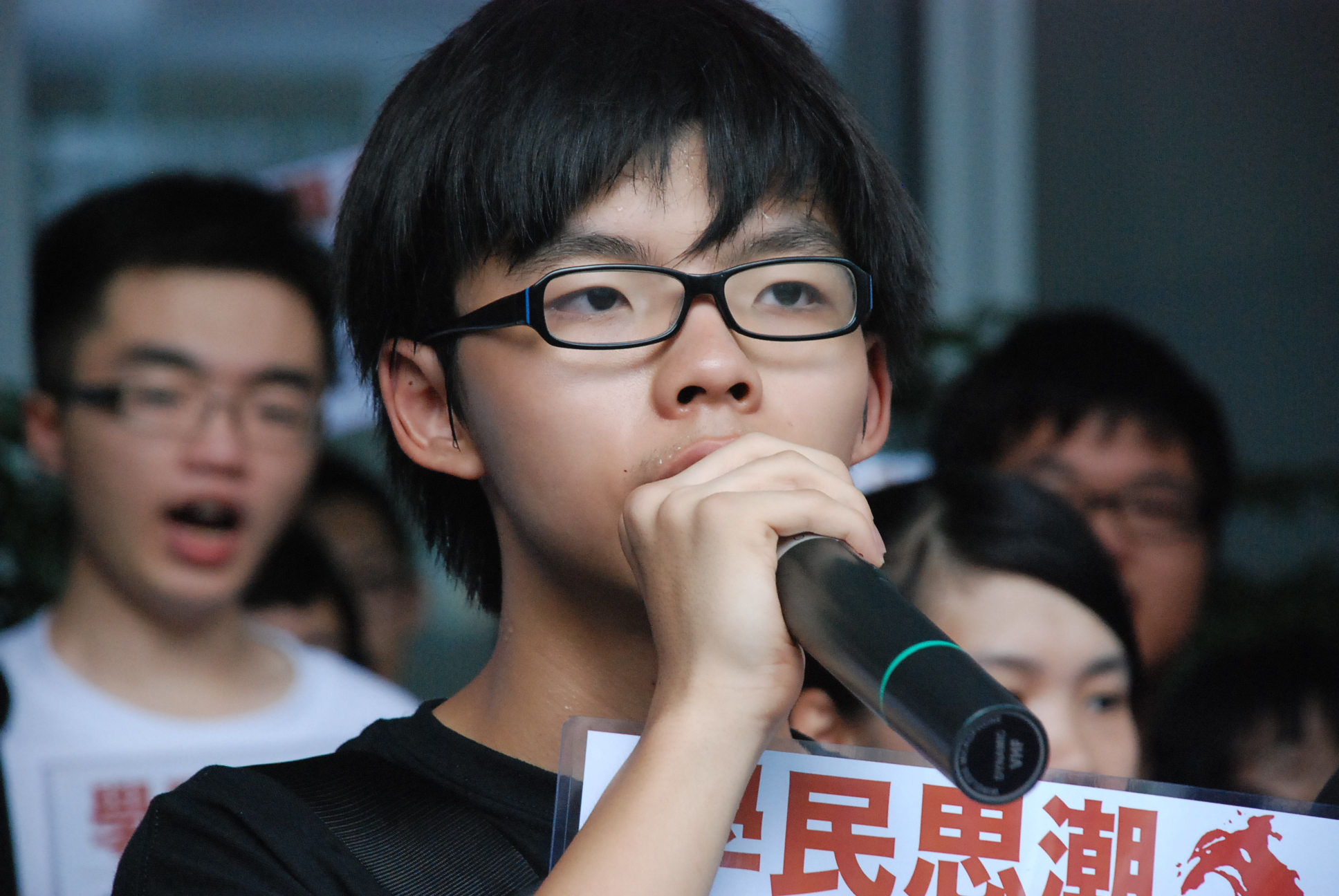 Joshua Wong, aos 15 anos, em 2012, liderando a Scholarism contra o currículo de educação moral e nacional.