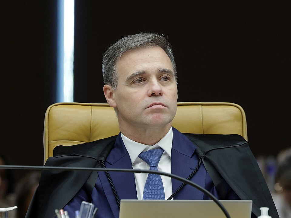 Retrato do ministro André Mendonça