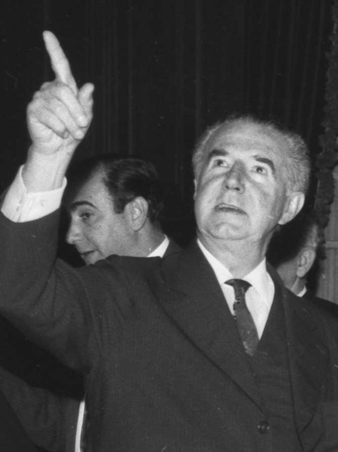 O político Adhemar de Barros, ex-governador de São Paulo, num evento.