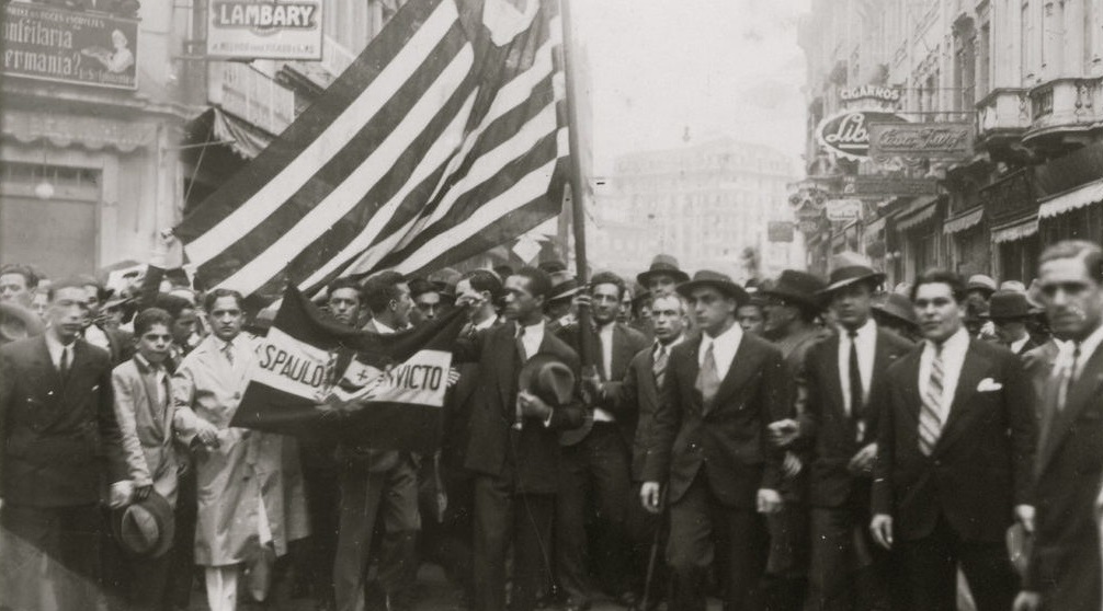 Revoltosos da Força Pública numa trincheira — São Paulo, 1932.