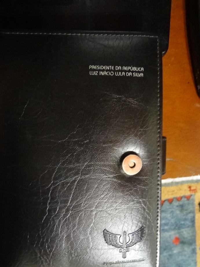Figura 56 do Laudo 0392/2016 da Polícia Federal — Detalhe da agenda com capa personalizada