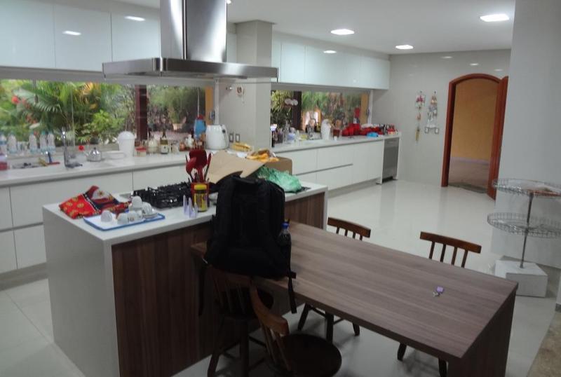 Figura 8 do Laudo 0392/2016 da Polícia Federal — Vista interna do imóvel com destaque para a cozinha.