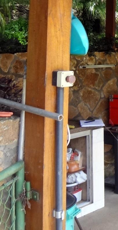 Figuras 85 e 86 do Laudo 0392/2016 da Polícia Federal — Botoeira de alarme instalada na área do Pesqueiro e painel no Alojamento dos Seguranças (em destaque indicador subtitulado “PESQUEIRO”).